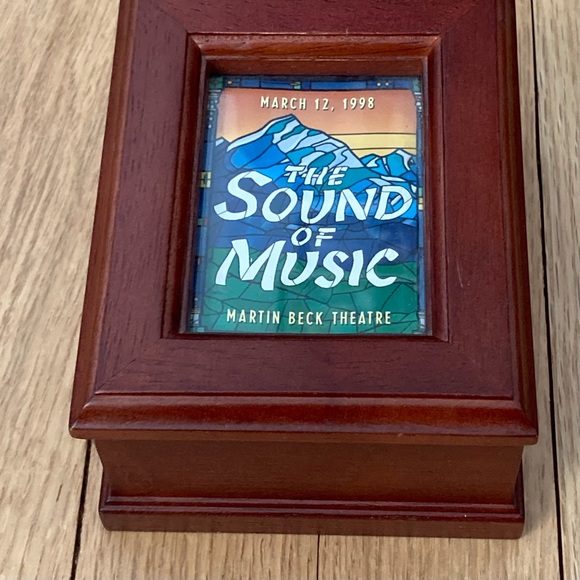 Extremely RARE Music Box “EDELWEISS”, The Sound of Music, Broadway, 1998. - Picture 5 of 12
